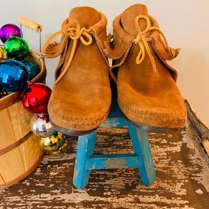 MINNETONKA Classic Fringe Brown Moccasins 7